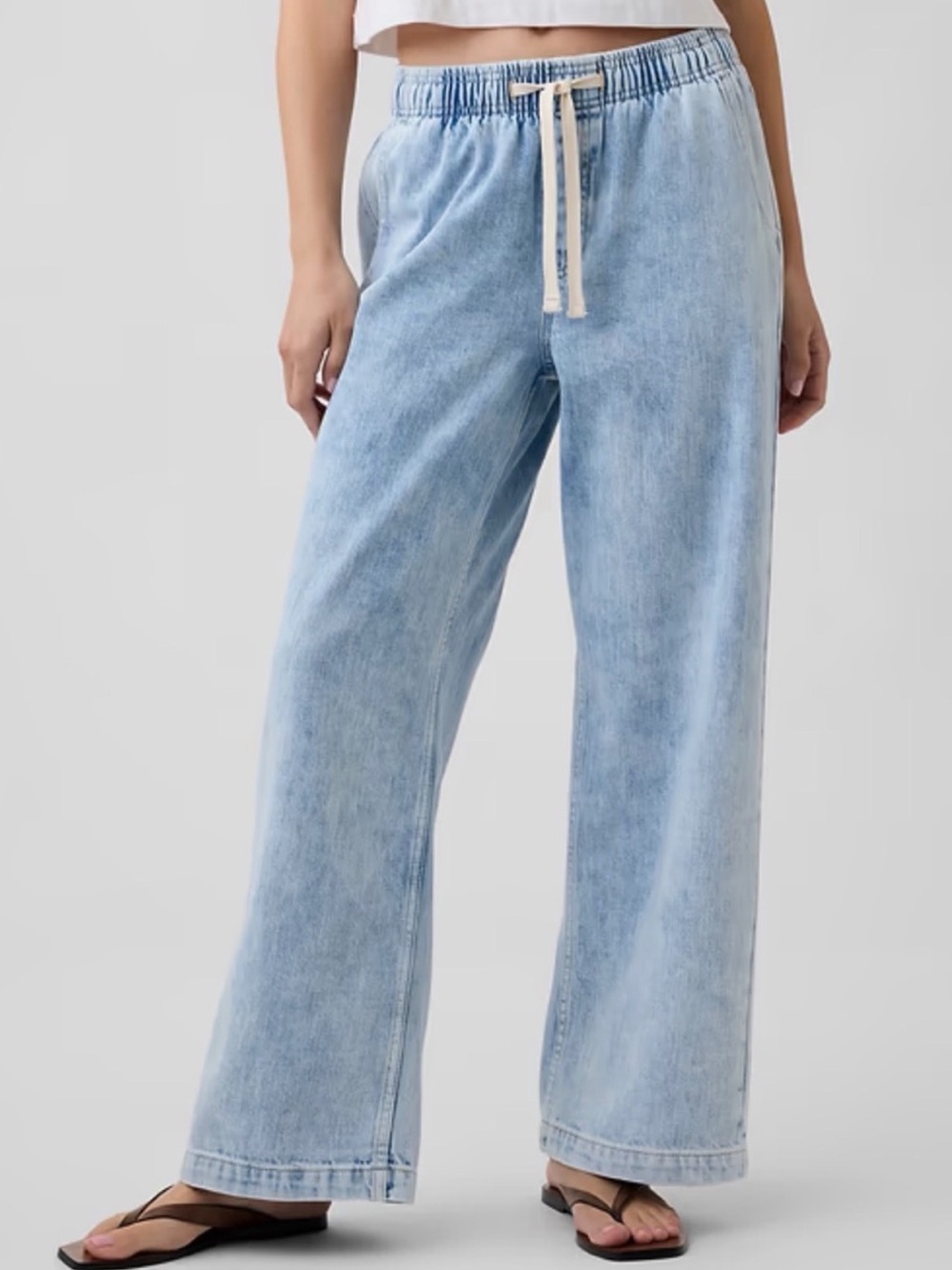 Light Wash Wide Leg Women’s Jeans with Drawstring Waist